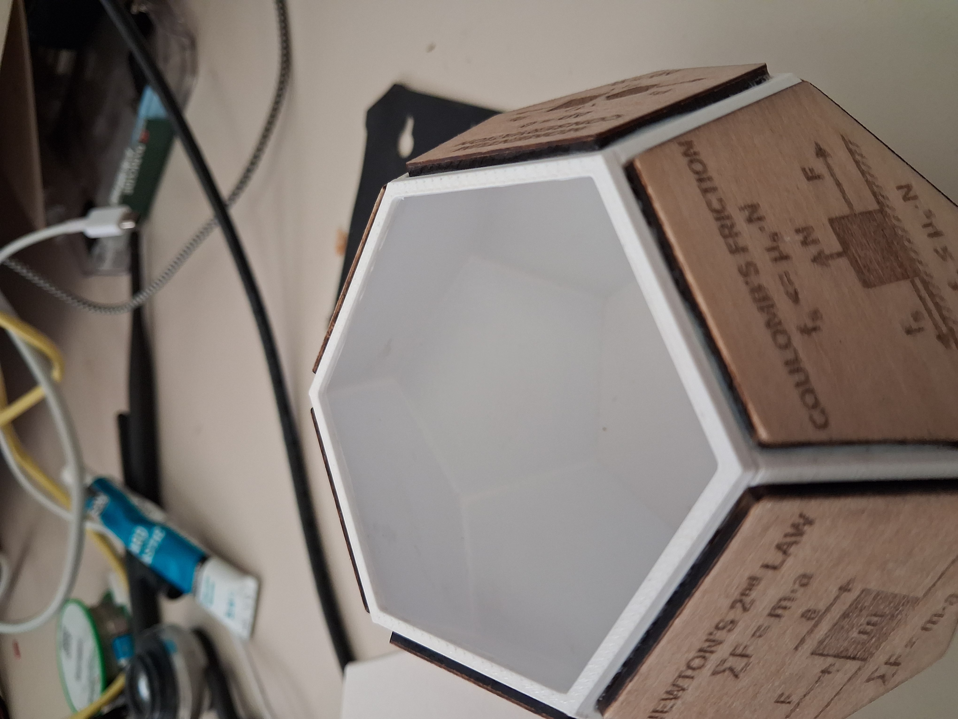 Dodecahedron gift box
